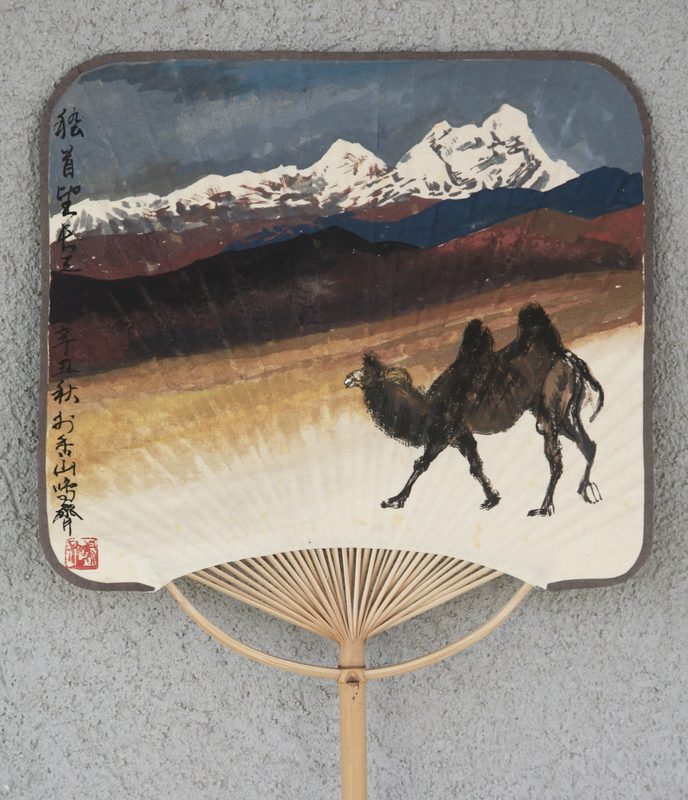 Bowing the head to gaze at the vast sky, where winds and clouds stretch for miles